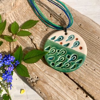 fluttering leaves necklace