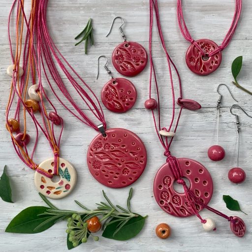 Bimbós rózsakert nyaklánc