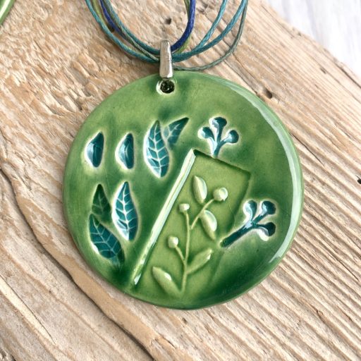 Branchy, knotty, leafy