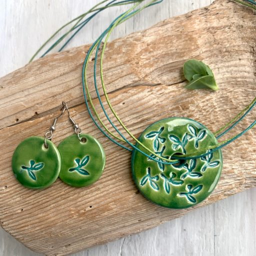 Branchy, knotty, leafy